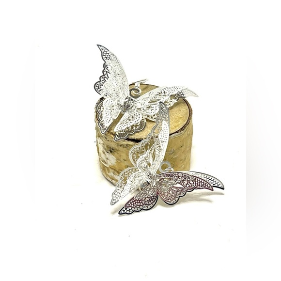 NEW! Gorgeous Cut out Butterfly Earrings.​ - Picture 2 of 5
